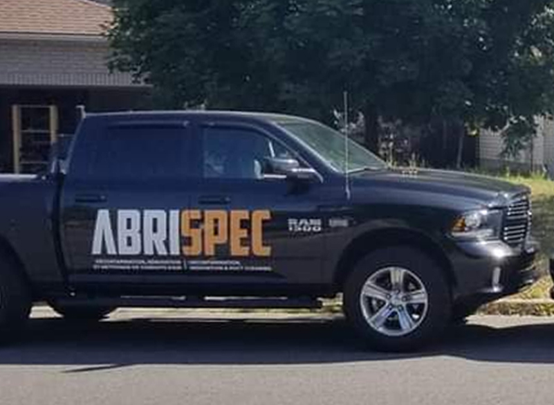 Mobility and professionalism Pickup truck with Abri Spec lettering